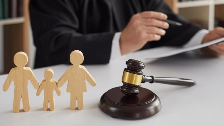 family-law-solicitors-g26f052816_1920-1024x538